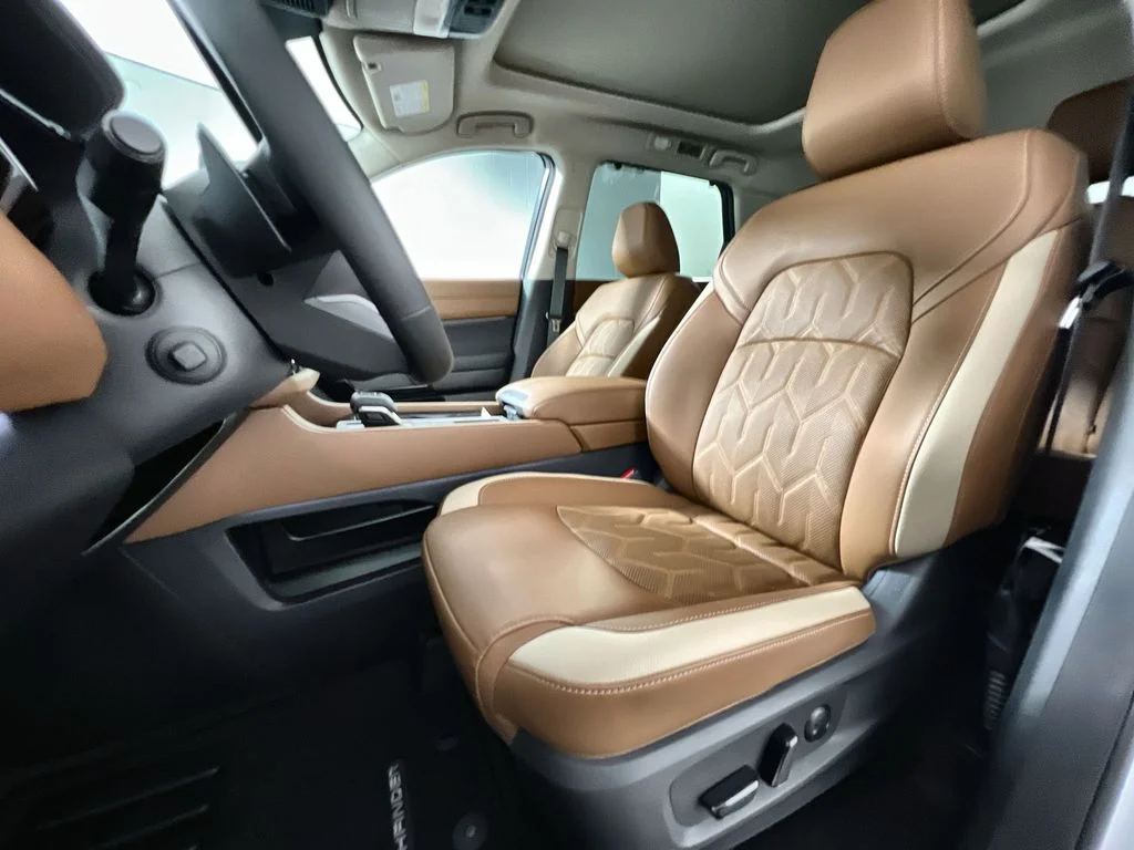 New 2026 Everest White Pearl TriCoat / Super Black Two-tone Nissan Platinum image 13