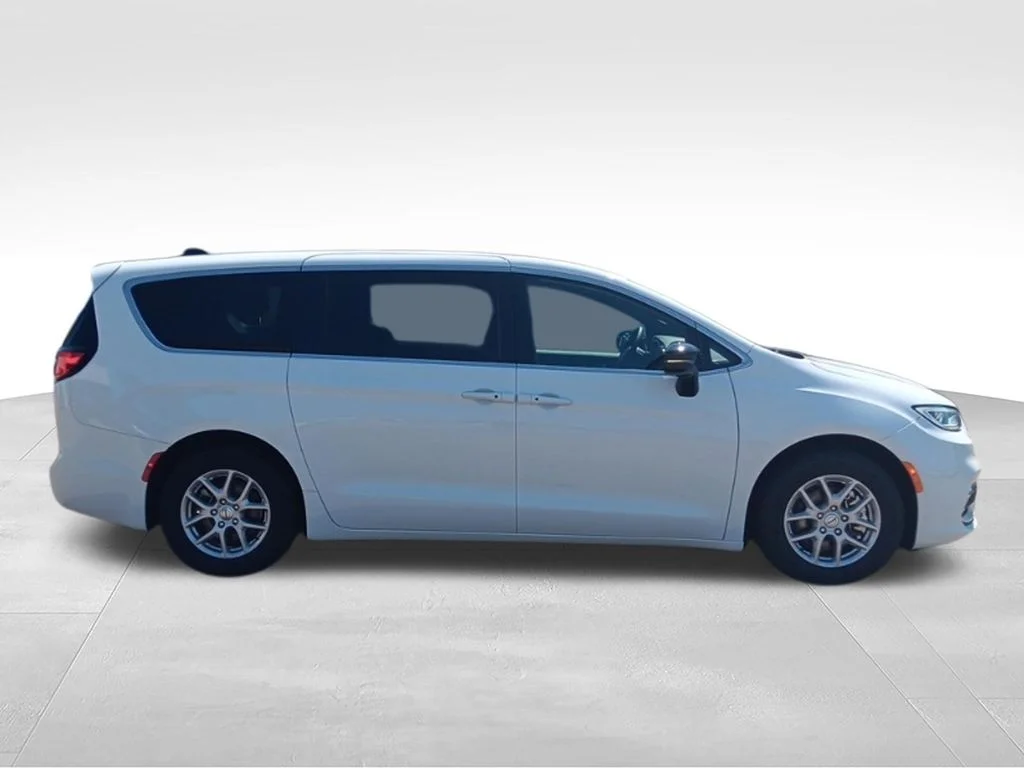 Used 2025 Bright White Clearcoat Chrysler Select image 7