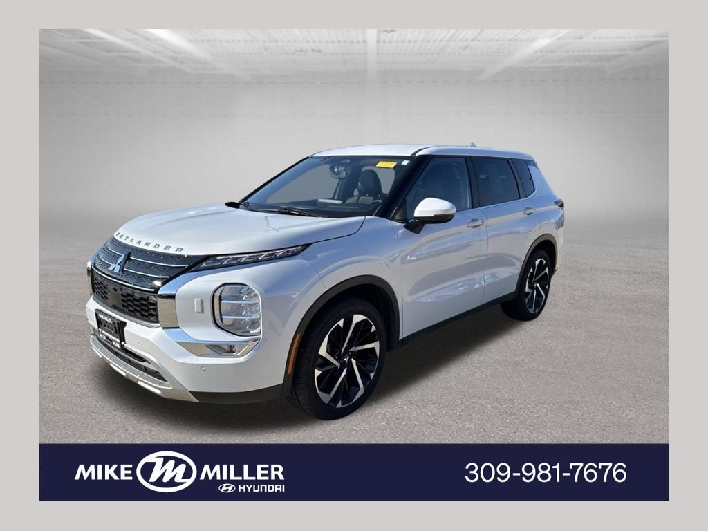 Used 2023 White Diamond Mitsubishi SE image 1