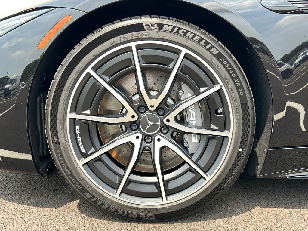 New 2027 Obsidian Black Metallic Mercedes-Benz AMG® SL 43 Roadster image 31
