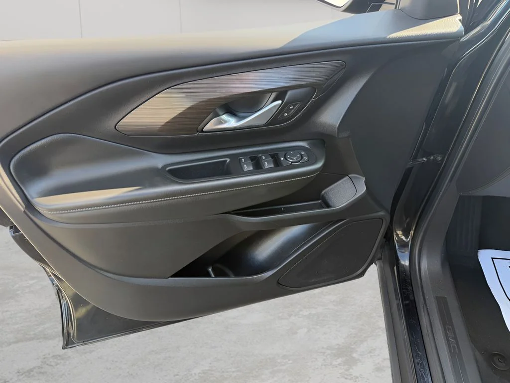 Used 2024 Ebony Twilight Metallic GMC SLE image 13