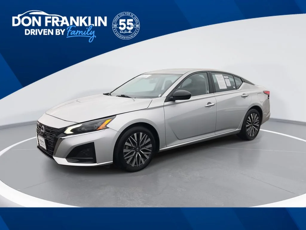 Used 2024 Silver Nissan 2.5 SV image 1