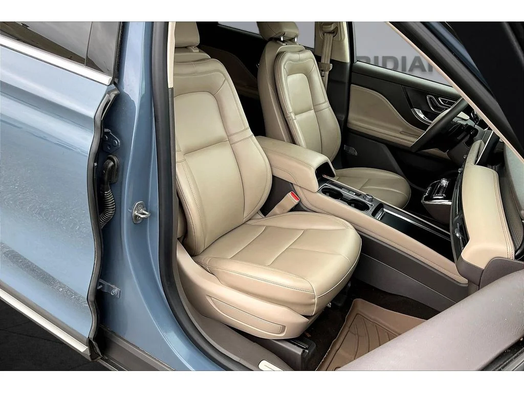 Used 2023  Lincoln Standard image 6
