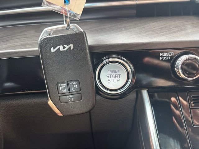Used 2022 White Kia SX image 21