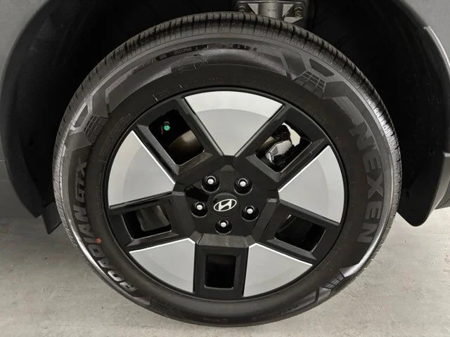 Used 2026 Silver Hyundai SEL image 8