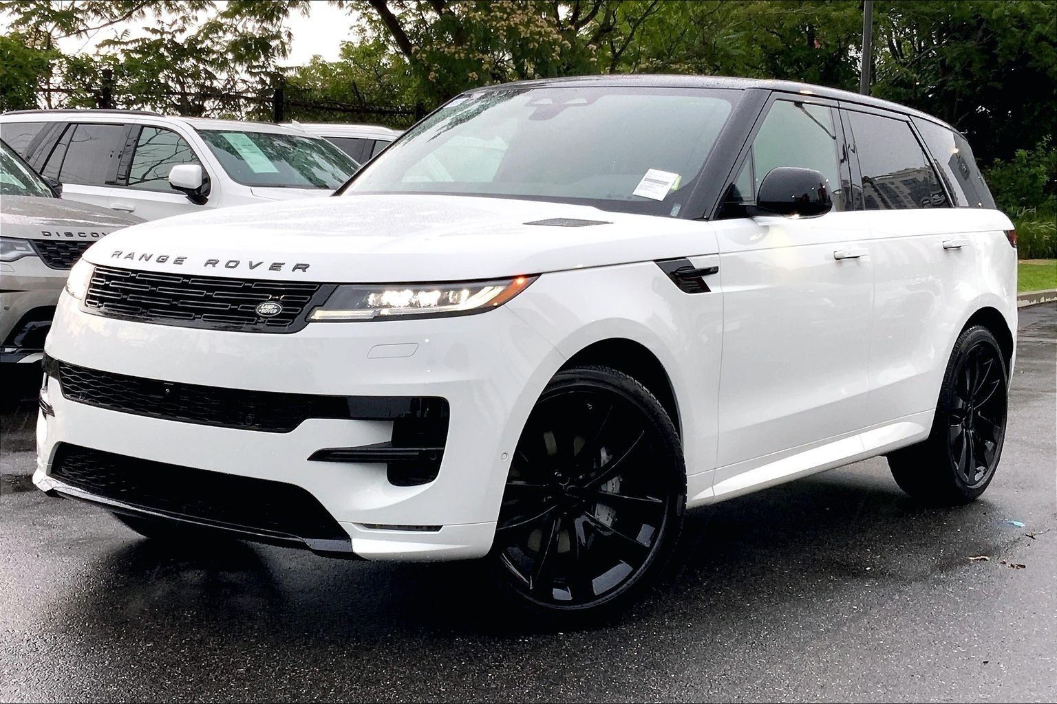 New 2026 Fuji White Land Rover Dynamic SE image 1