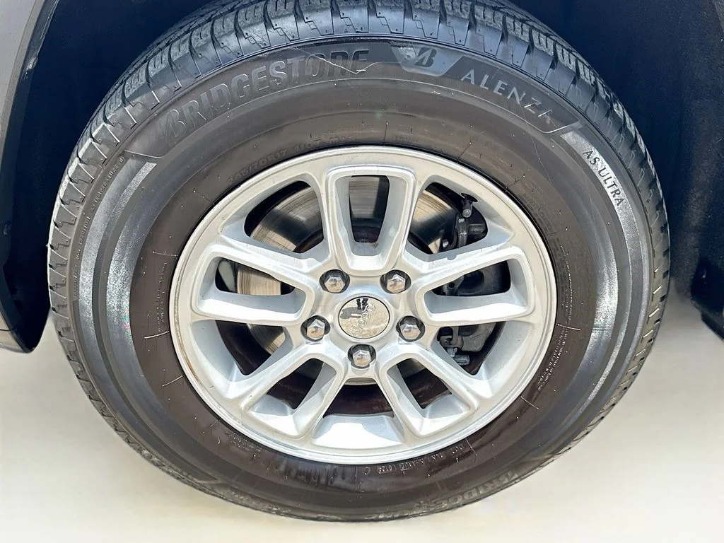 Used 2018 White Jeep Laredo E image 36
