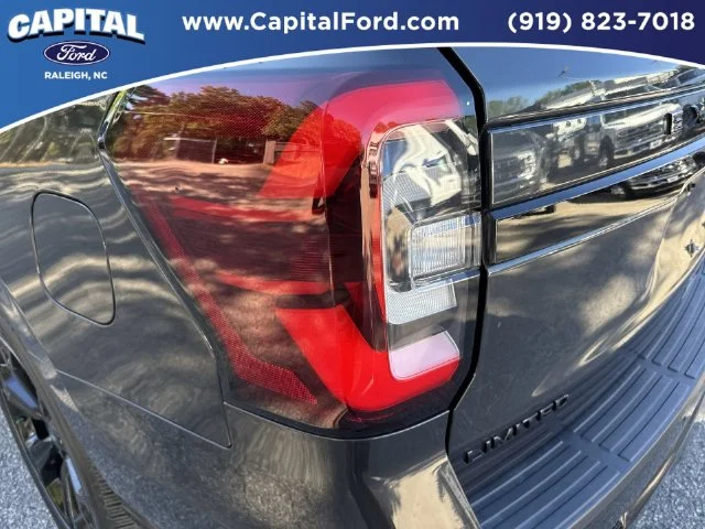 Used 2023  Ford Limited image 15