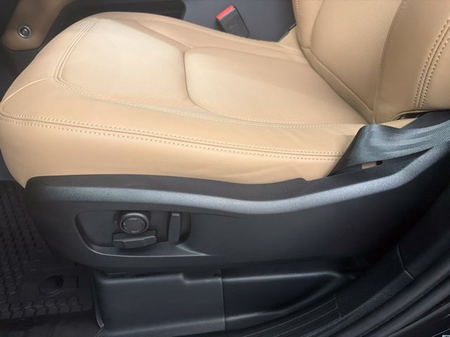 New 2026 Santorini Black Land Rover S image 9