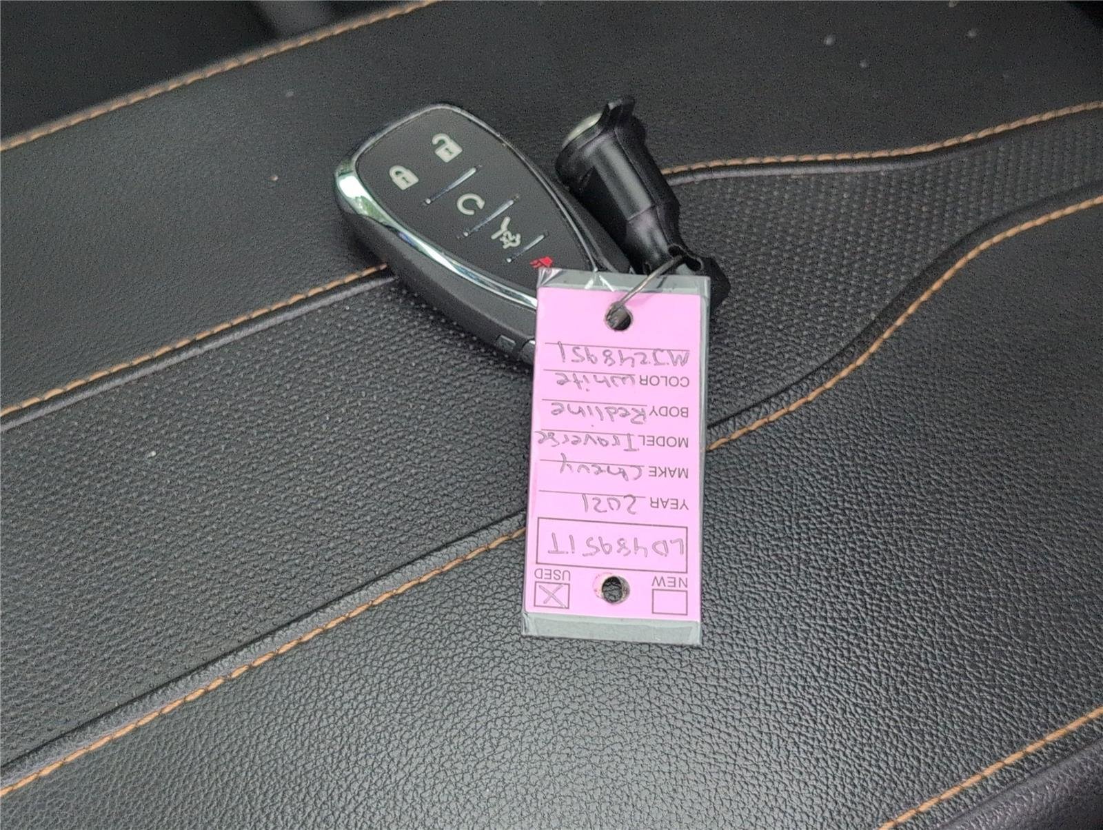 Used 2021 Iridescent Pearl Tricoat Chevrolet Premier image 12