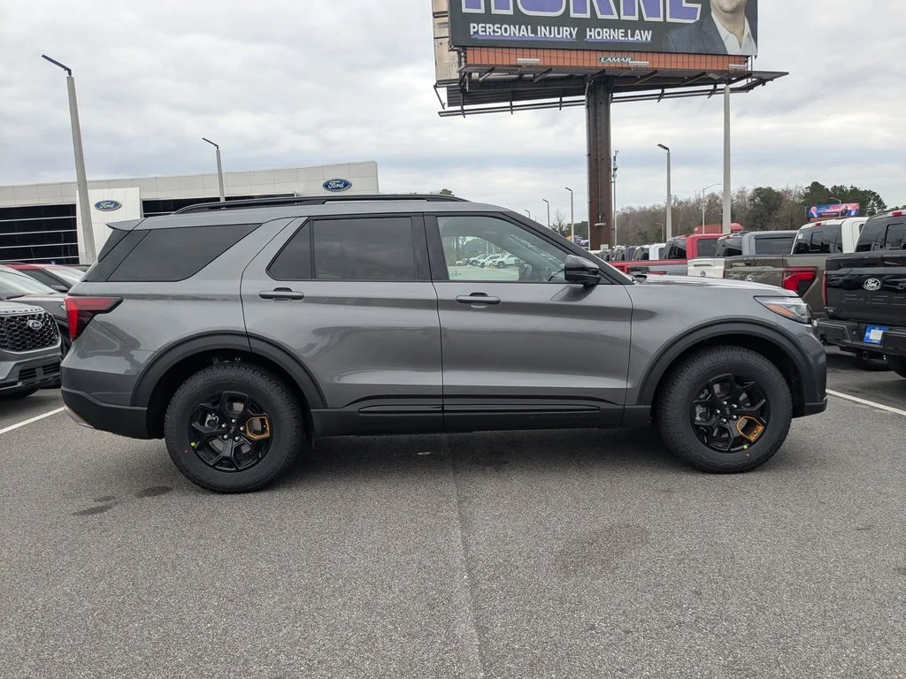 New 2026 Carbonized Gray Metallic Ford Tremor image 3