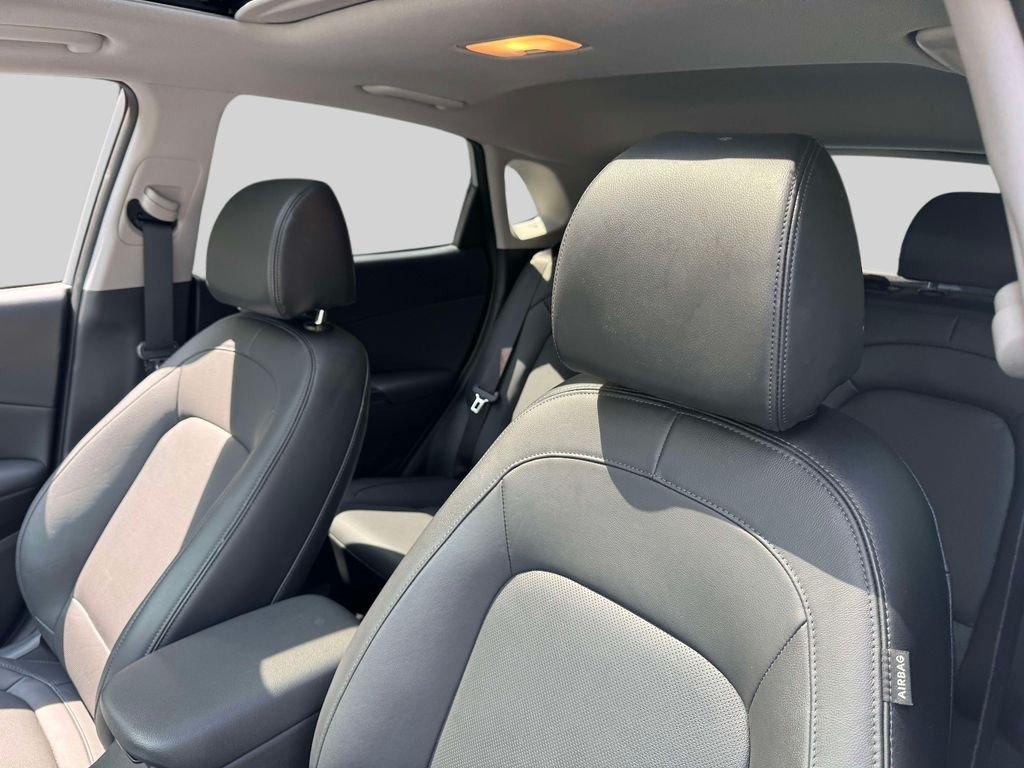 2023 Hyundai Kona Limited - Photo 19