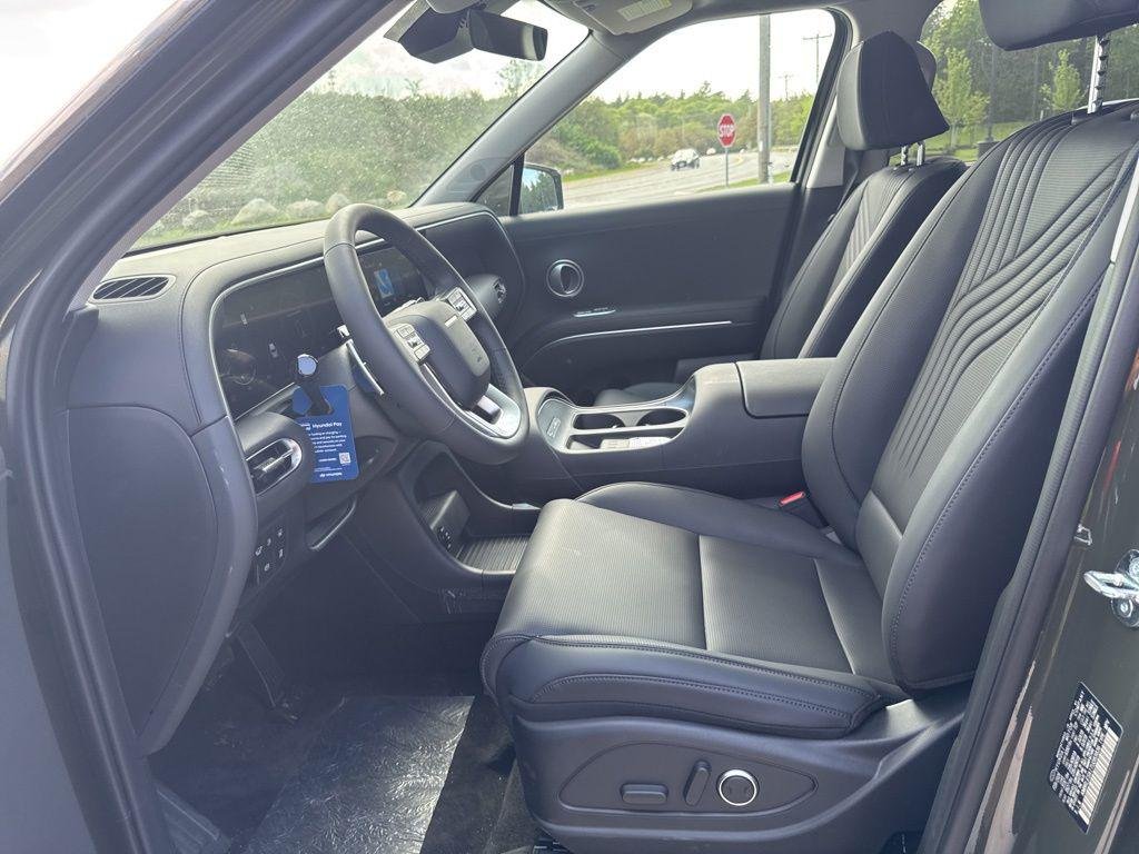 New 2026 Silver Hyundai SEL 8P image 8
