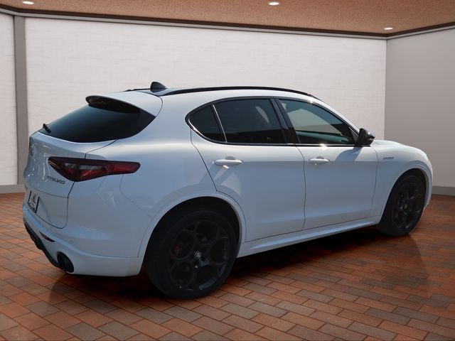 Used 2022 White Alfa Romeo Veloce image 10