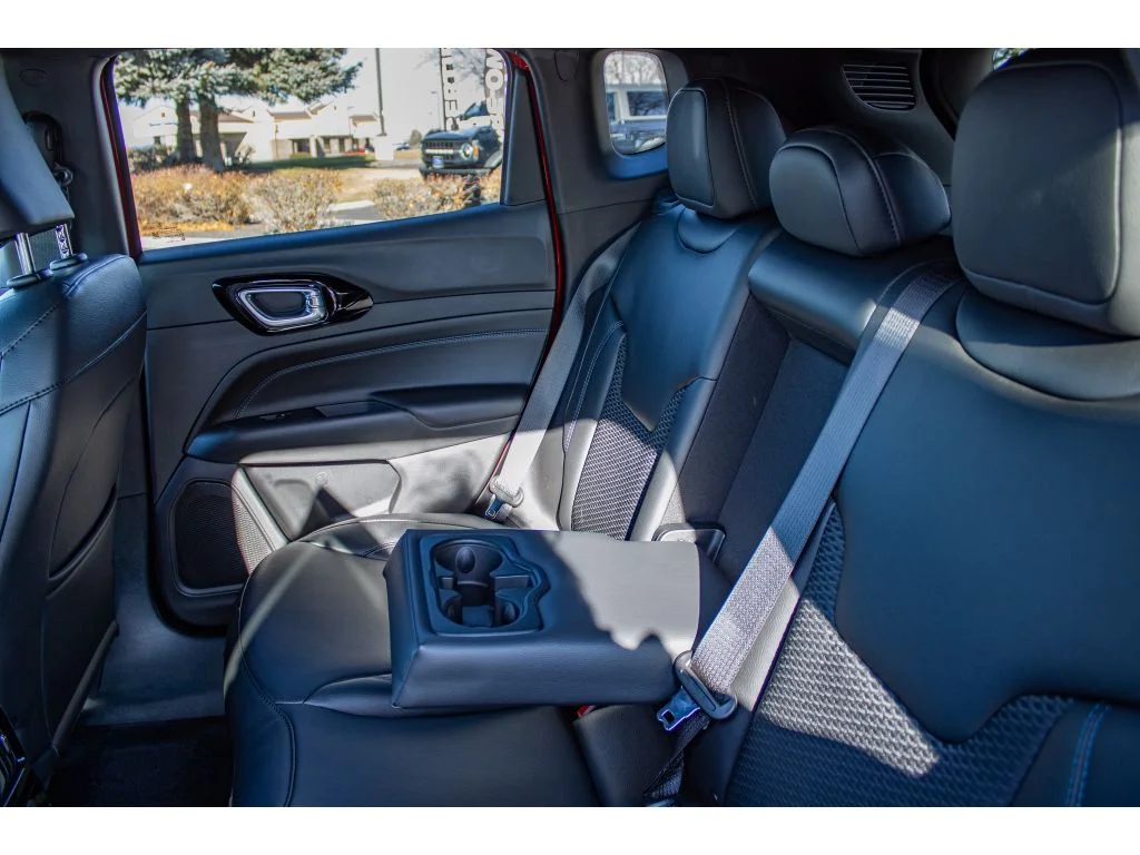New 2026 Red Hot Pearlcoat Jeep Latitude Altitude image 39