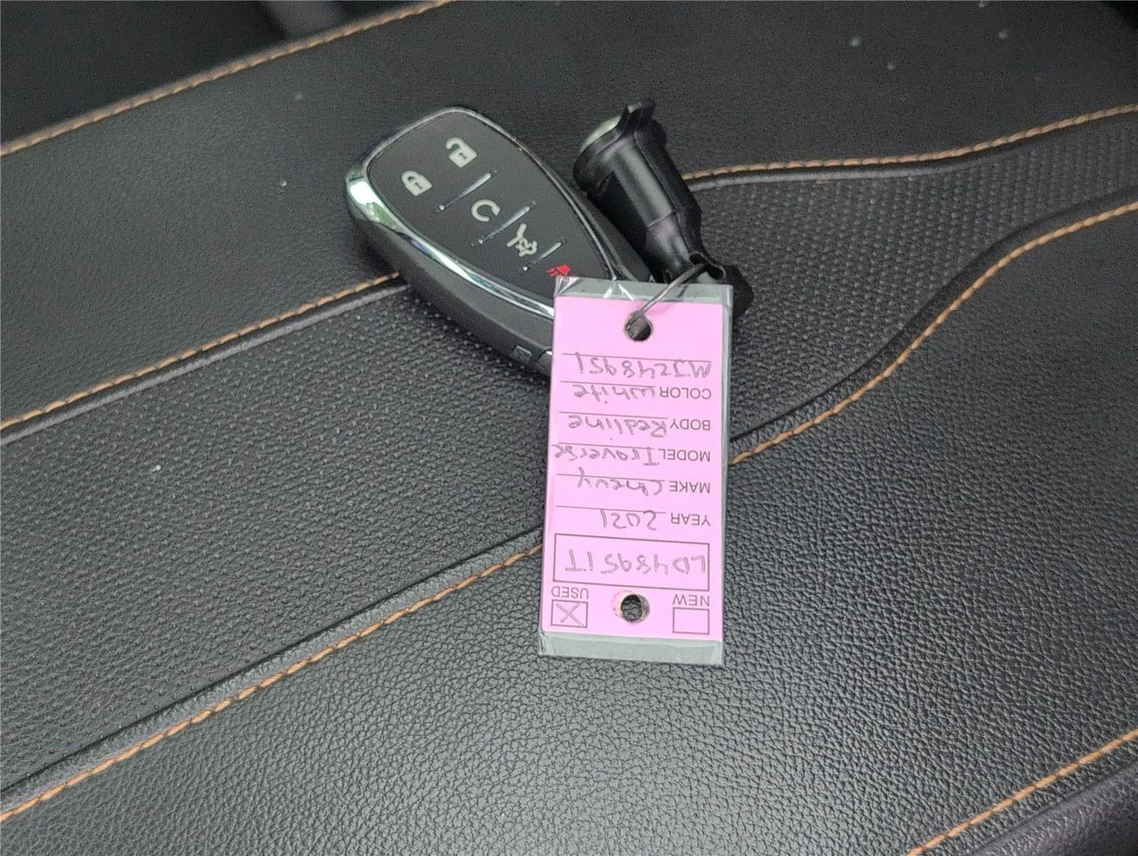 Used 2021 Iridescent Pearl Tricoat Chevrolet Premier image 12