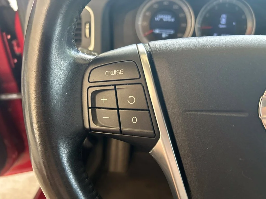 Used 2013  Volvo  image 39