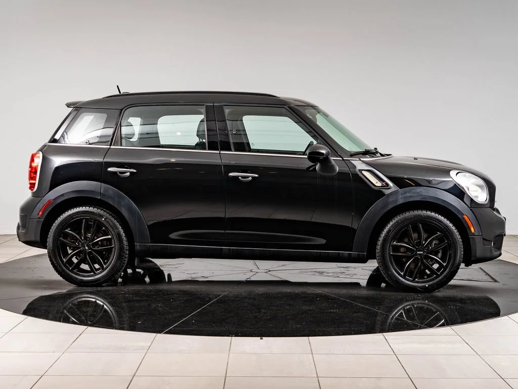 Used 2016 Absolute Black Metallic MINI  image 11