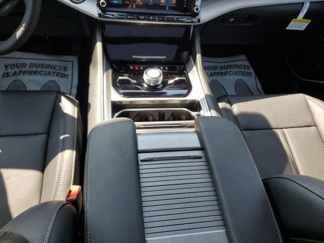 New 2026 Bright White Clear-Coat Exterior Paint Jeep Limited Reserve image 22