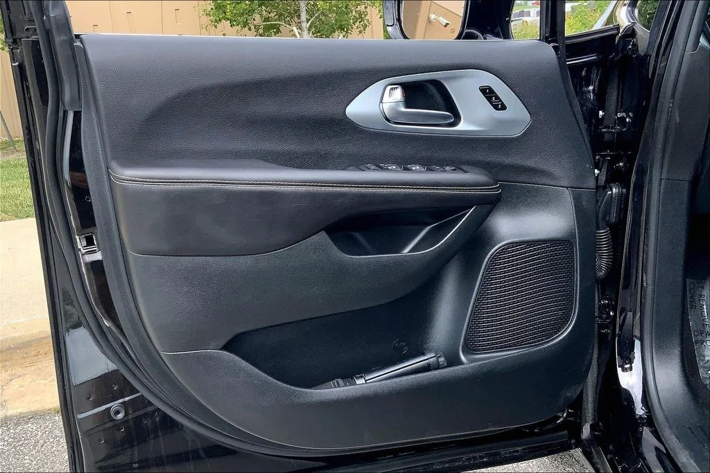 2026 Chrysler Pacifica Limited - Photo 22