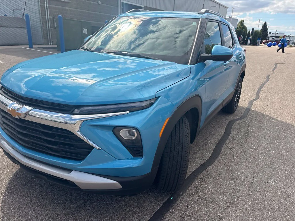 Certified Used 2025 Blue Chevrolet LT image 3