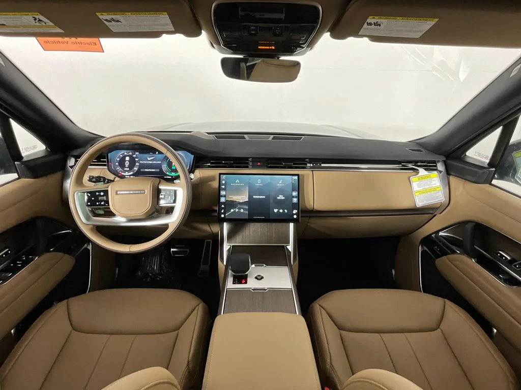 New 2026 Eiger Grey Land Rover SE PHEV image 4