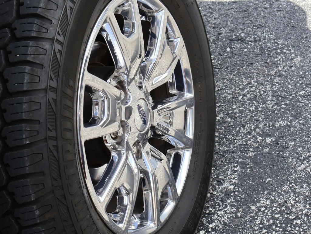 Used 2019 Gray Ford Lariat image 26