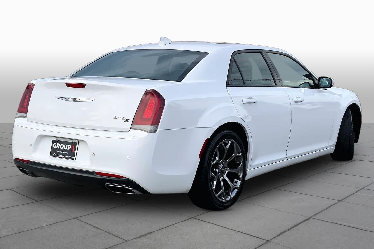 Used 2018 Bright White Clearcoat Chrysler 300S image 12