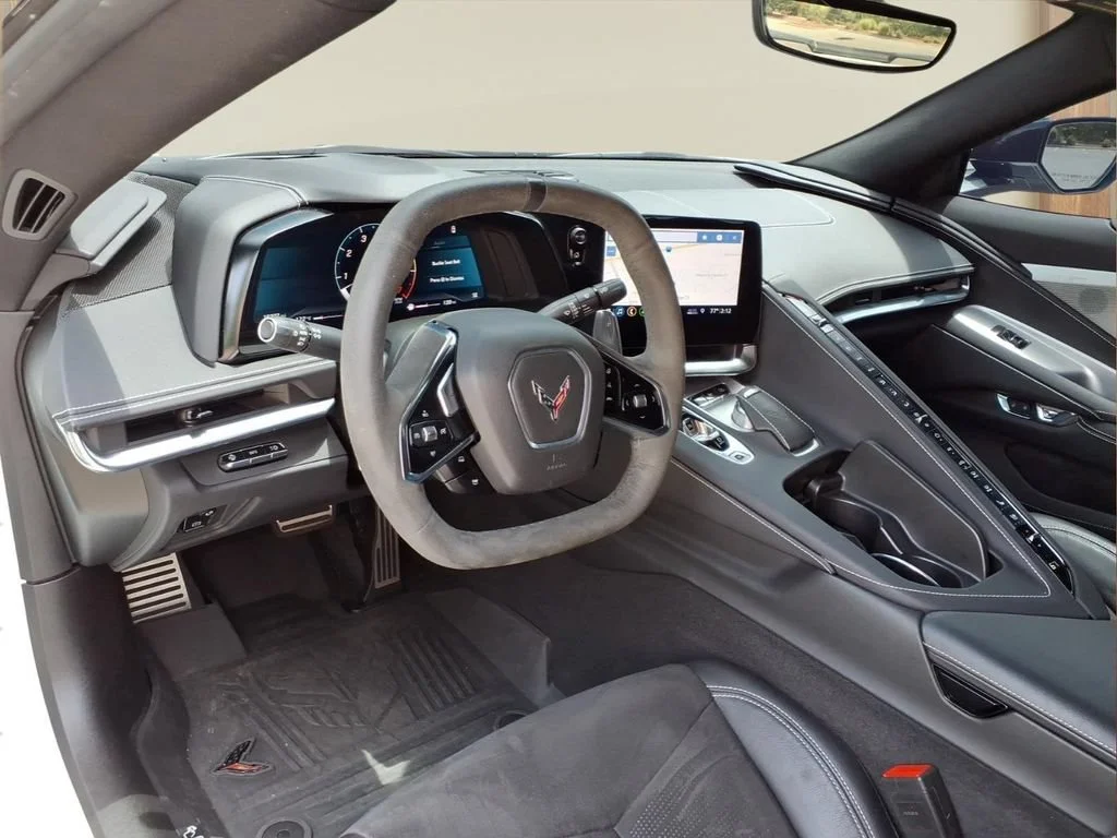 Used 2020 ARCTIC WHITE Chevrolet 2LT image 22