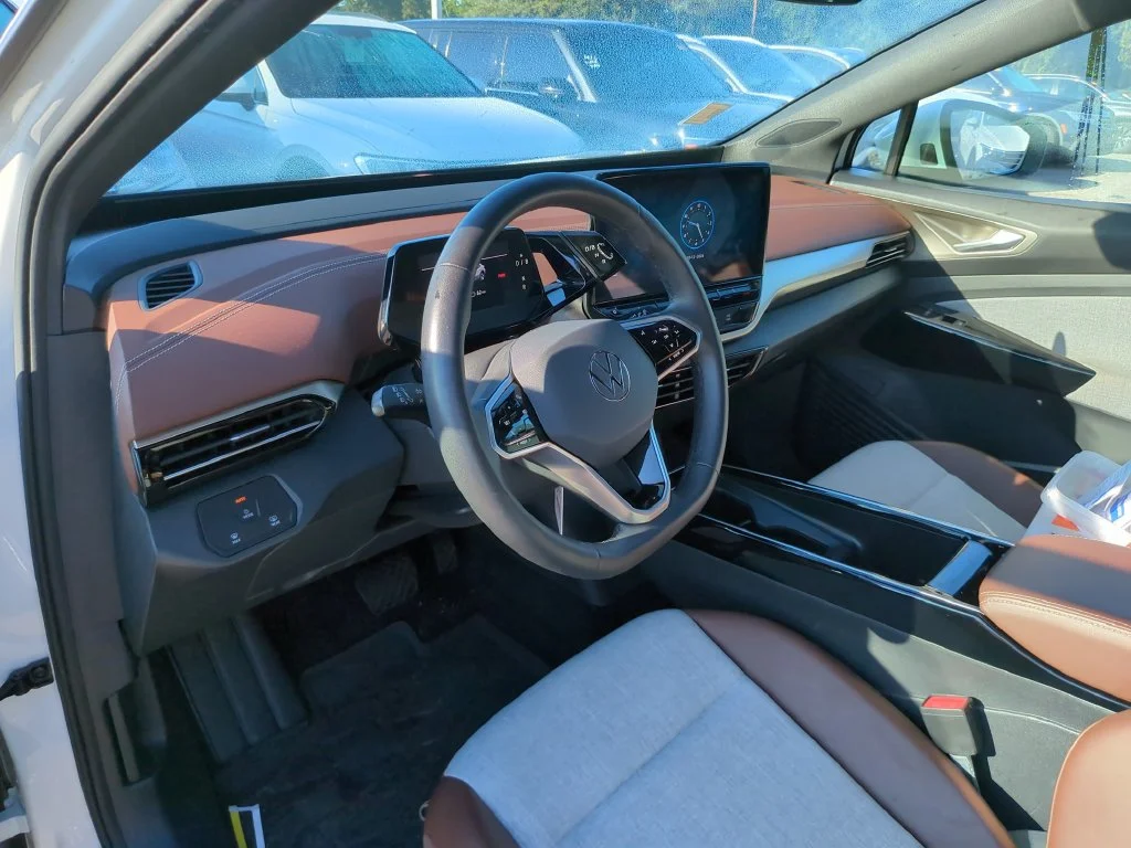 Used 2023 White Volkswagen Standard image 9