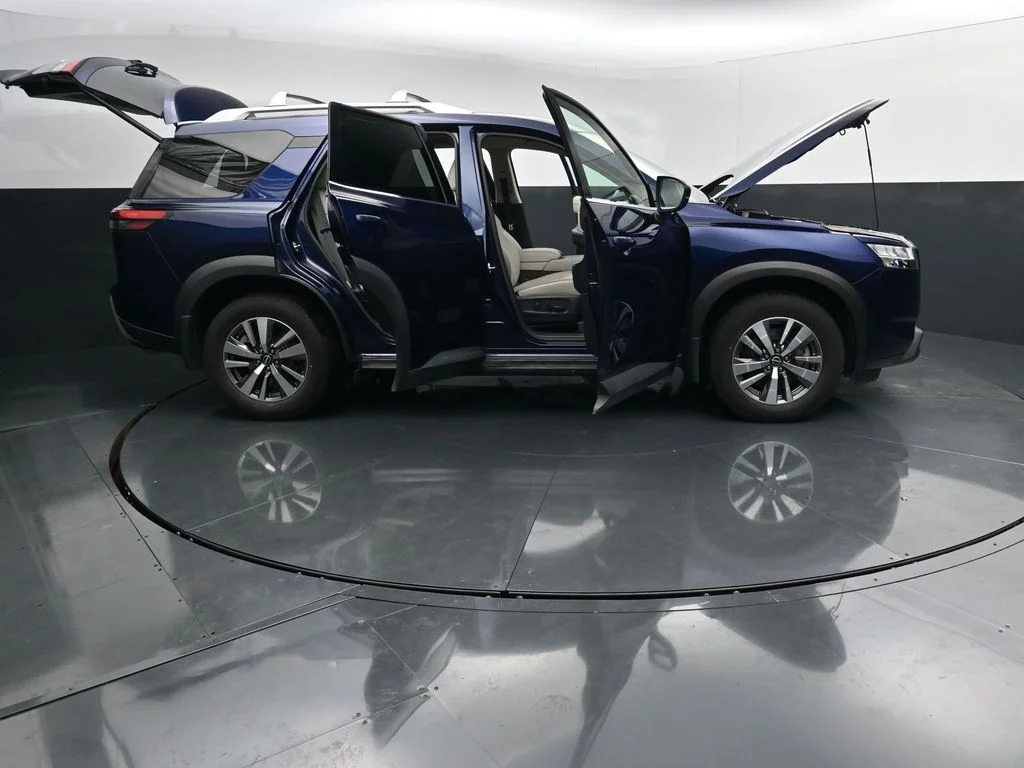 Used 2023 Blue Nissan SL image 44