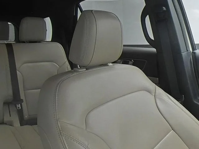 Used 2018 White Ford XLT image 33