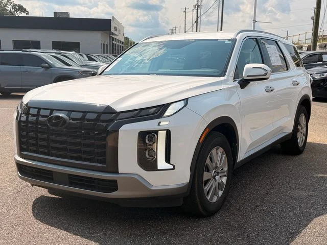 Used 2023 White Hyundai SEL image 9
