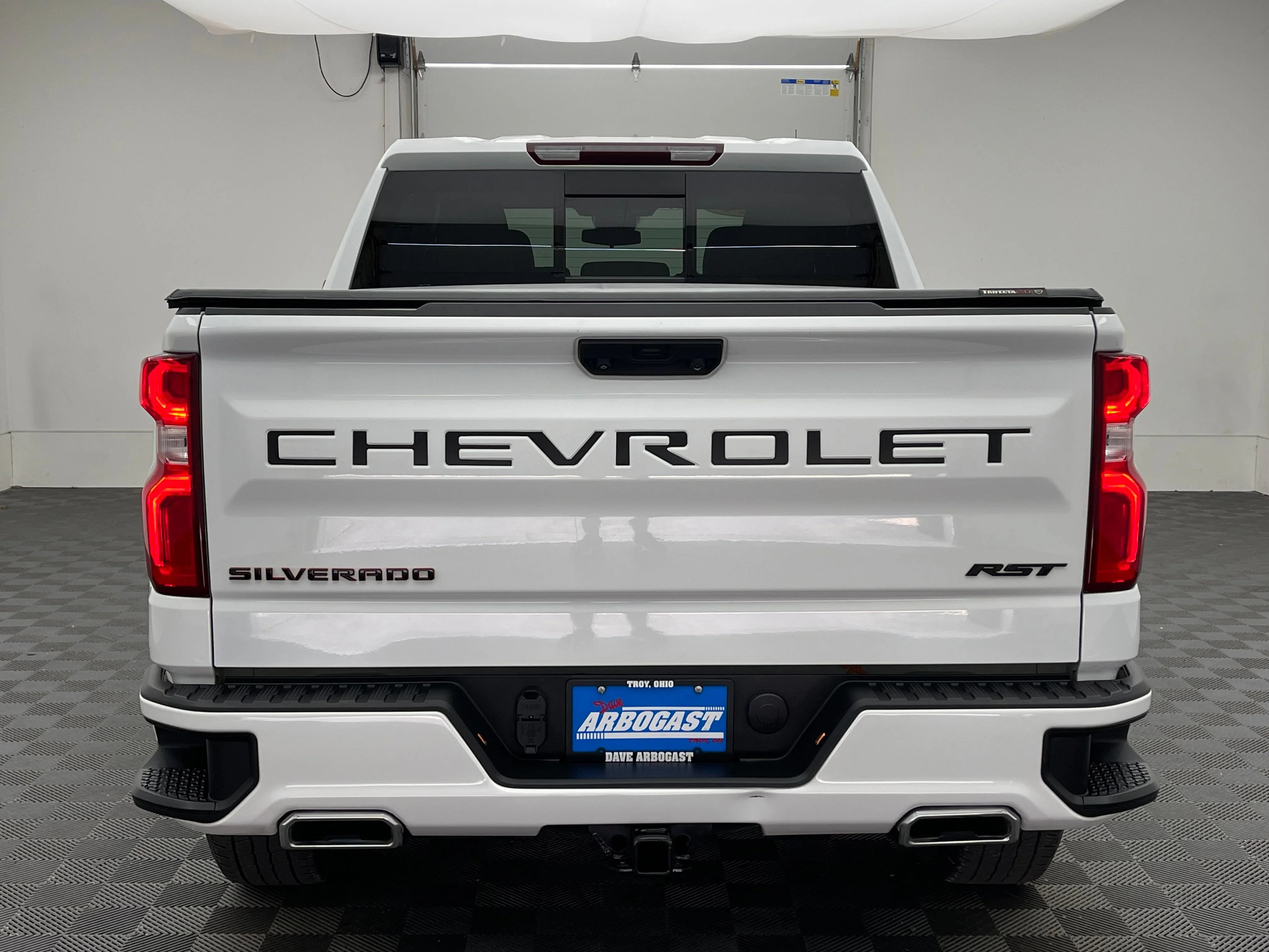 Used 2024 Summit White Chevrolet RST image 8