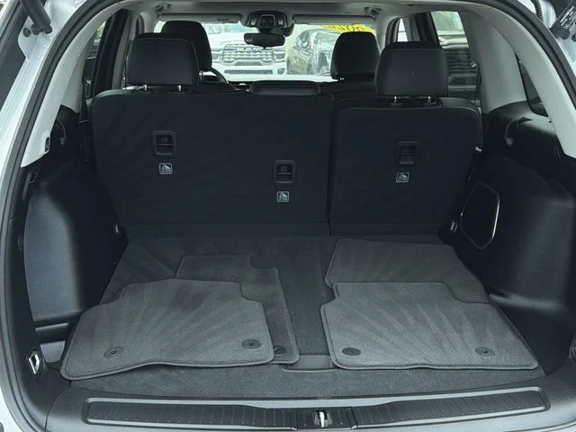Used 2022 Silver Jeep Limited image 41