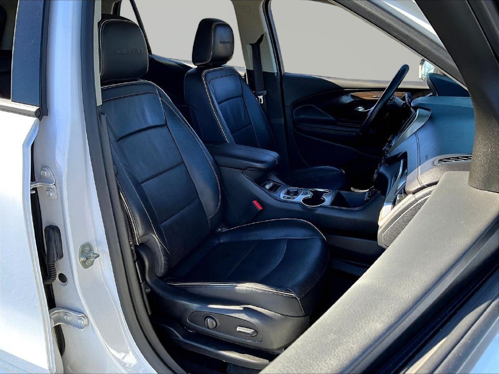 Used 2018 White GMC Denali image 34