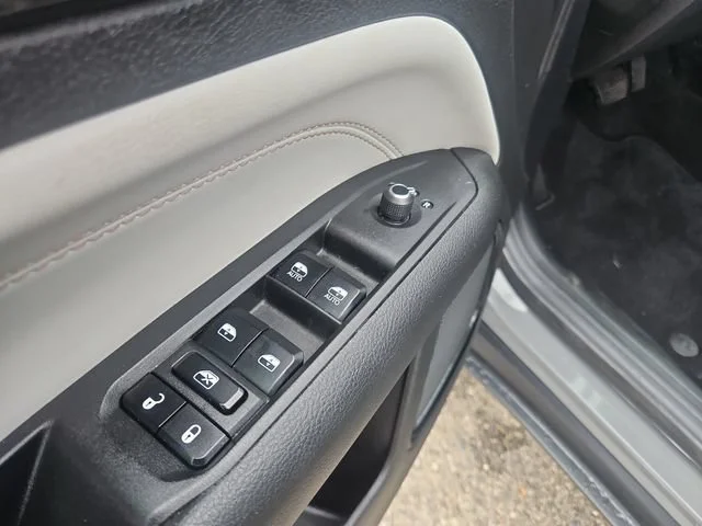 Used 2023 Gray Jeep Limited image 12