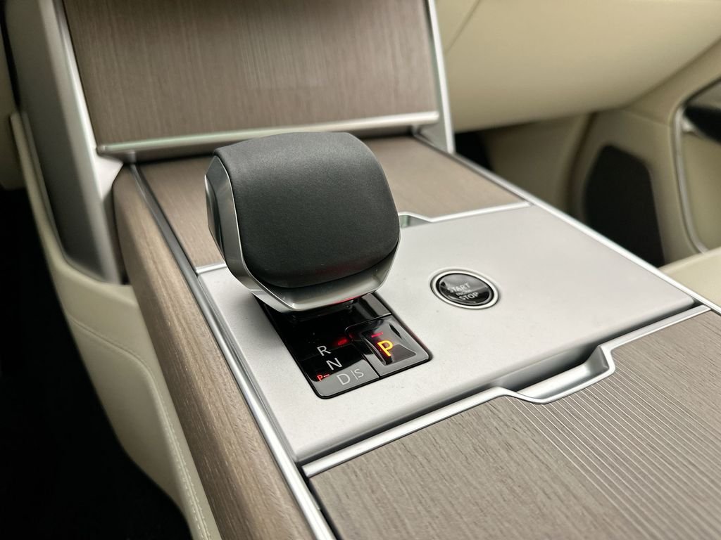 New 2026 Carpathian Gray Premium Metallic Land Rover Autobiography image 21