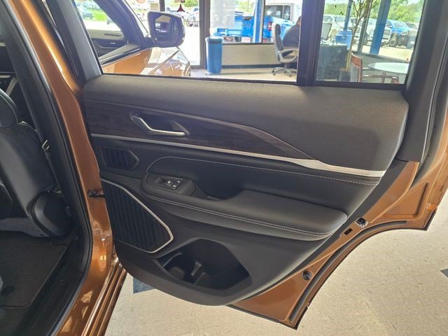 New 2026 Copper Shino Metallic Clear-Coat Exterior Paint Jeep Limited Reserve image 12