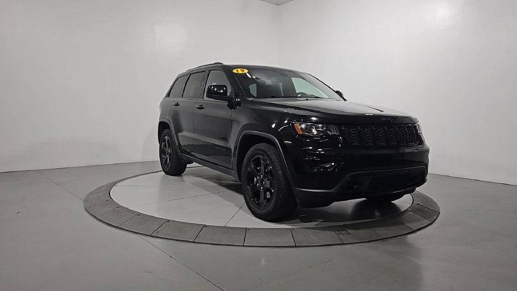 Used 2019 Black Jeep Laredo image 8