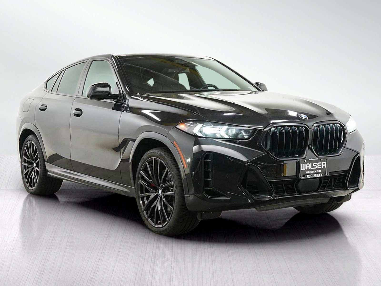 Used 2024  BMW xDrive40i Sports Activity Coupe image 7