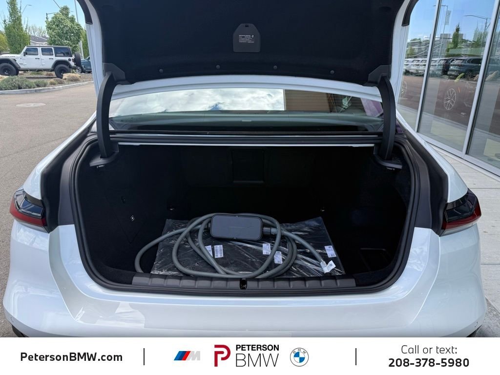 Used 2025 Mineral White Metallic BMW xDrive60 image 9