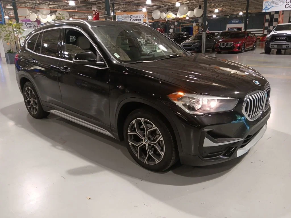 Used 2022 Black BMW xDrive28i image 5