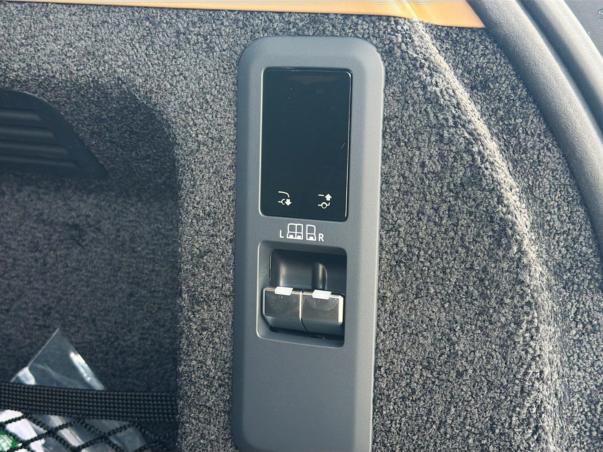 New 2026 Fuji White Land Rover SE image 13