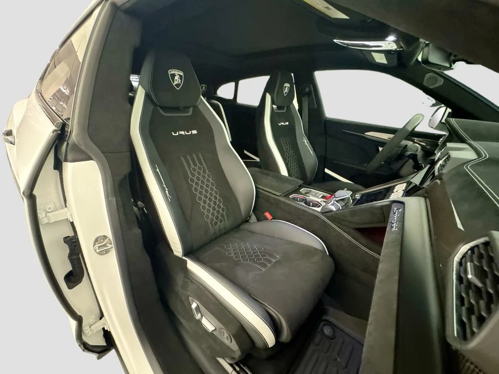 Used 2024 White Lamborghini Performante image 30