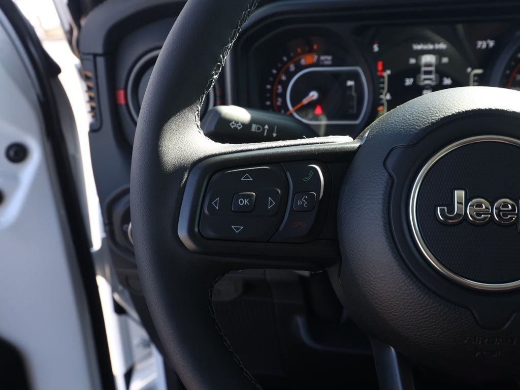 New 2026 Bright White Clear-Coat Exterior Paint Jeep Rubicon image 25