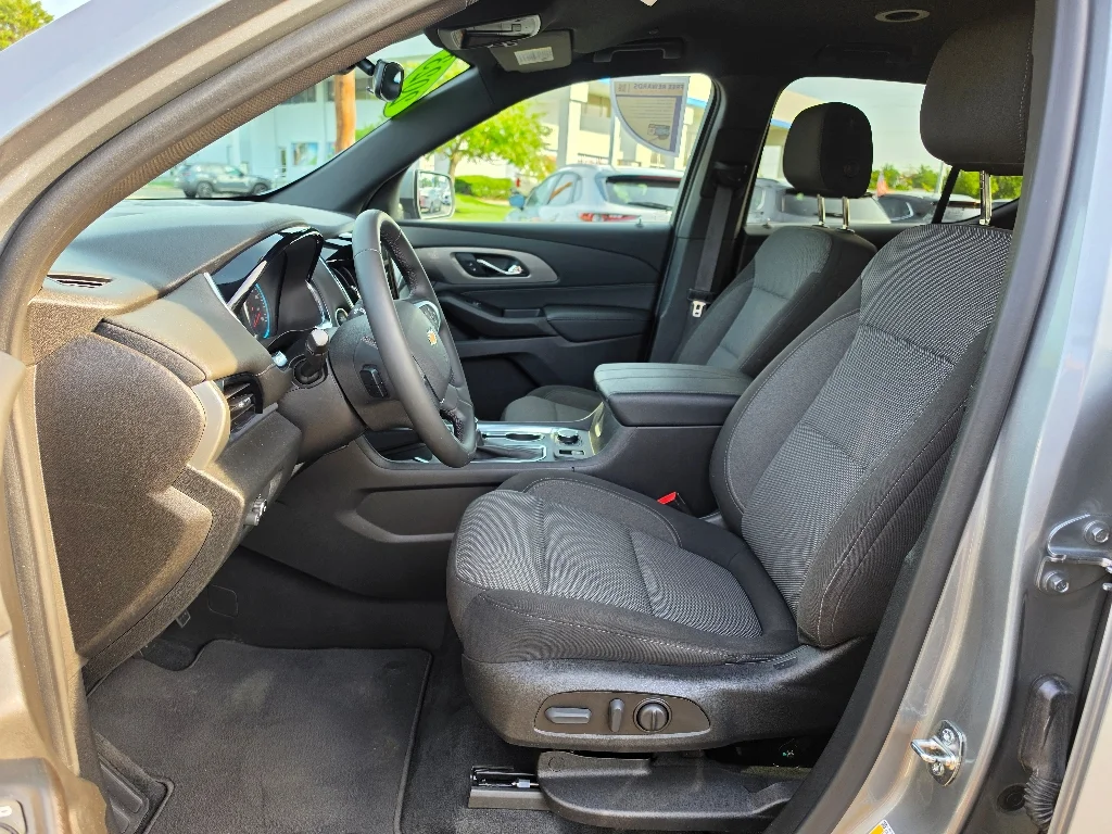 Used 2023 Sterling Gray Metallic Chevrolet LT image 31