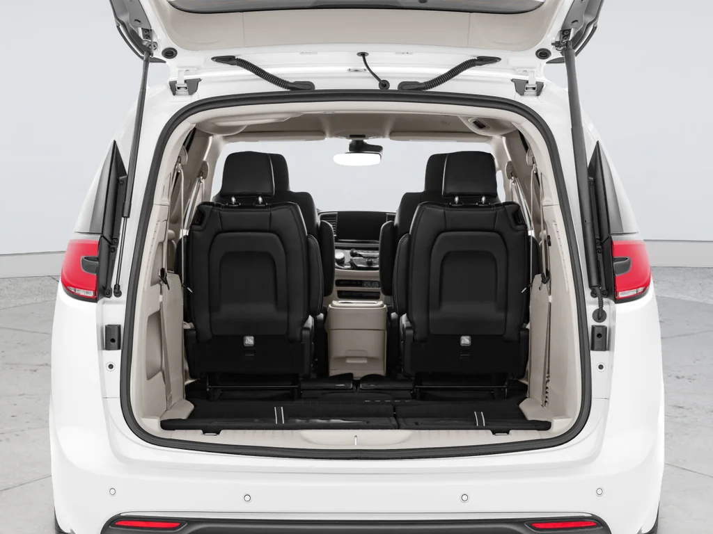 Used 2024 White Chrysler Limited image 15