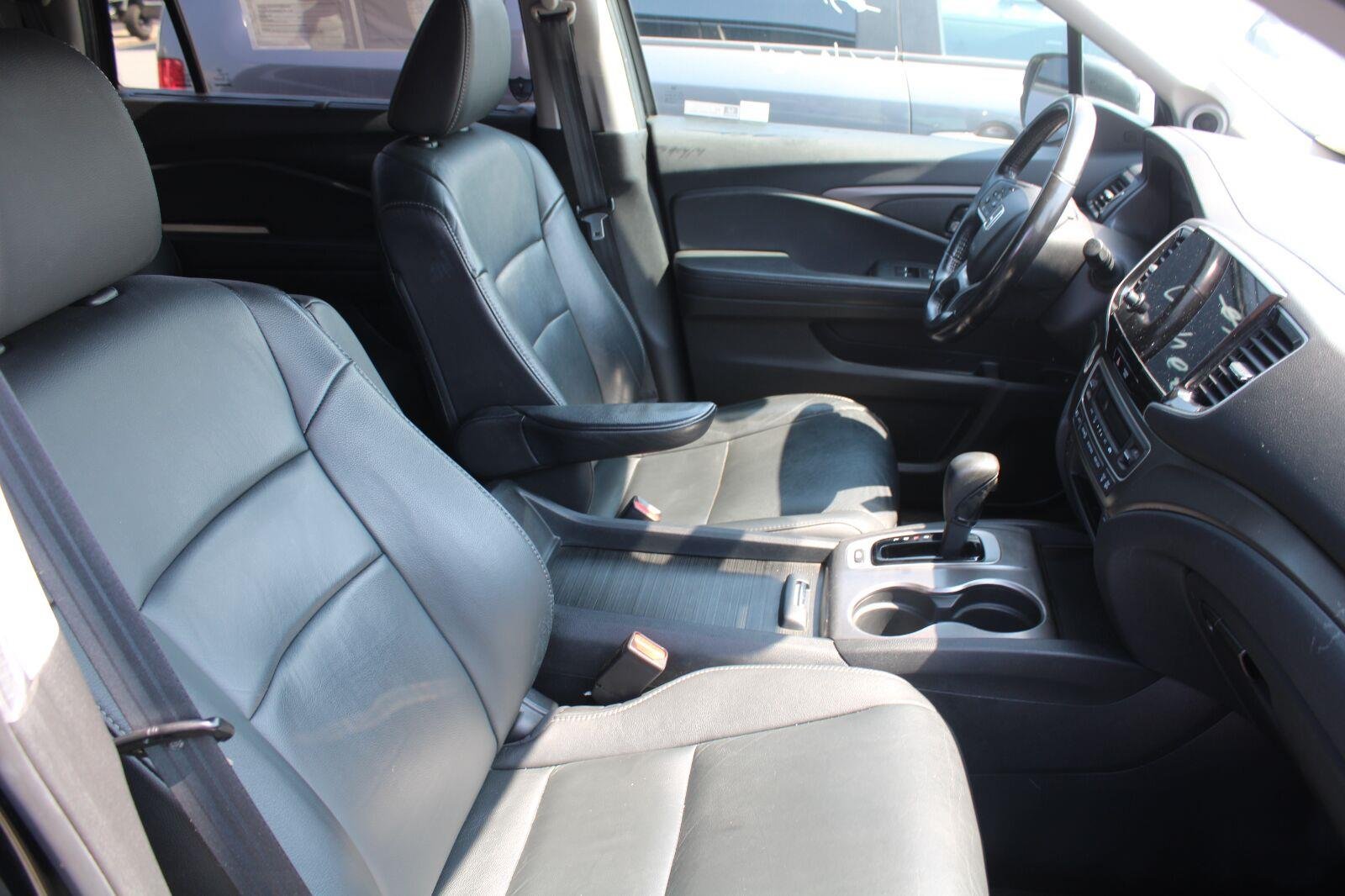 Used 2020 Crystal Black Pearl Honda EX-L image 4