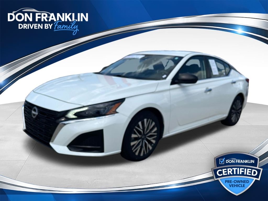 Used 2025 White Nissan 2.5 SV image 1